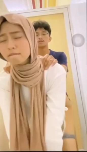 Background for Adik Kaka Main Ditoilet WC Kampus