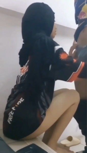 Background nonton video viral Bocil Kelar Lomba Langsung Isep Peler Panitia