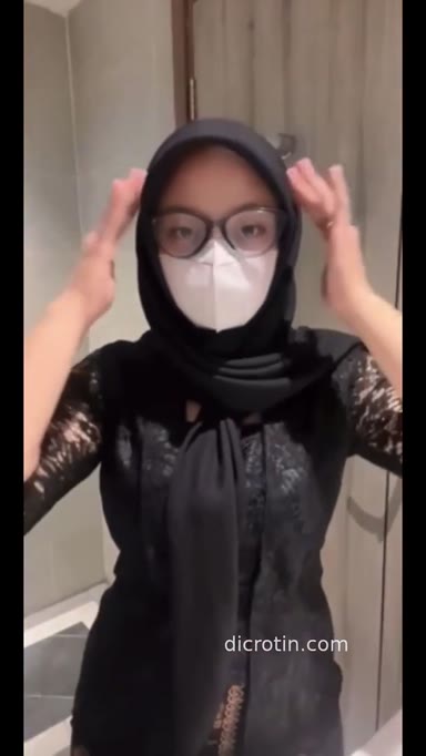 Background nonton video viral ABG Jilbab Kebaya Cantik Sange Di Wc