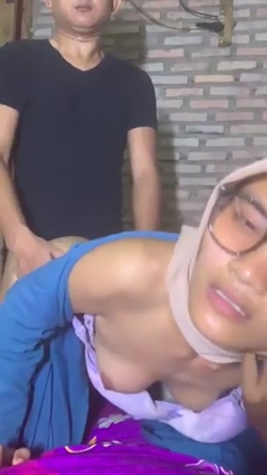Background nonton video viral Bocil SMP Kelas 2 Digenjot Sama Ayah Malah Minta Lagi